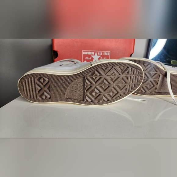 Women's size 8 Converse Chuck Taylor - Picture 7 of 9